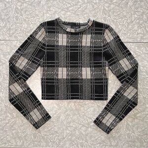 Love Tree Black and White Plaid Long Sleeve Crop Top